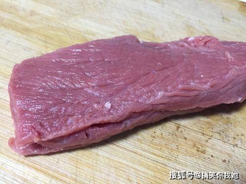 牛肉怎么切纹路比较嫩 e70521ffc595427882ddeddb29672c8a.jpeg