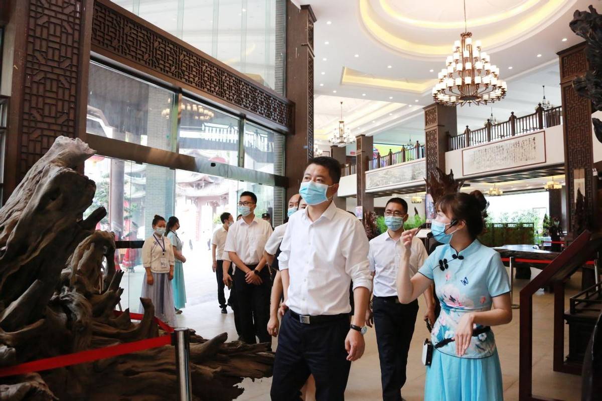 叙永县委书记廖俊调研中国沈酒庄