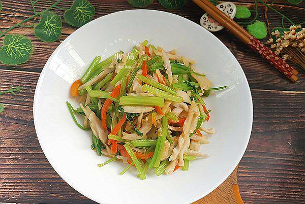 如何炒芹菜大肉 edcdac83cd574dc08edf5b03522b5e4e.jpeg