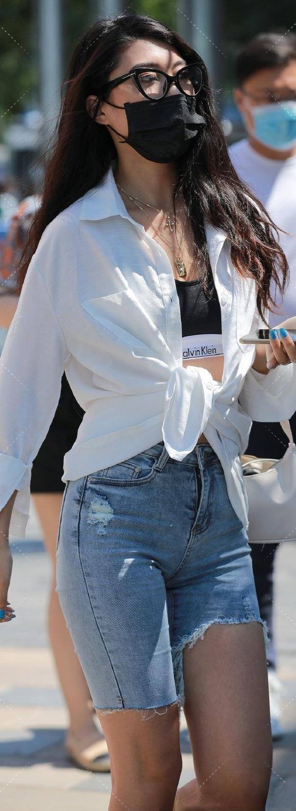 黑色|潮流修身的打底裤展现出完美的身形，散发无穷魅力，穿出精致