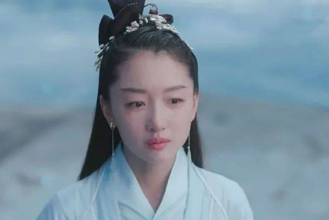 发髻|如今女主古装造型有多敷衍！一根簪子一个花环，还不如以前的丫鬟