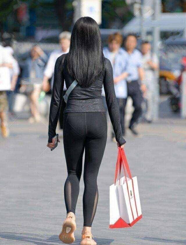 魅力|华丽典雅的打底裤穿搭帅气有魅力,如花美眷神采迷人,温柔浪漫