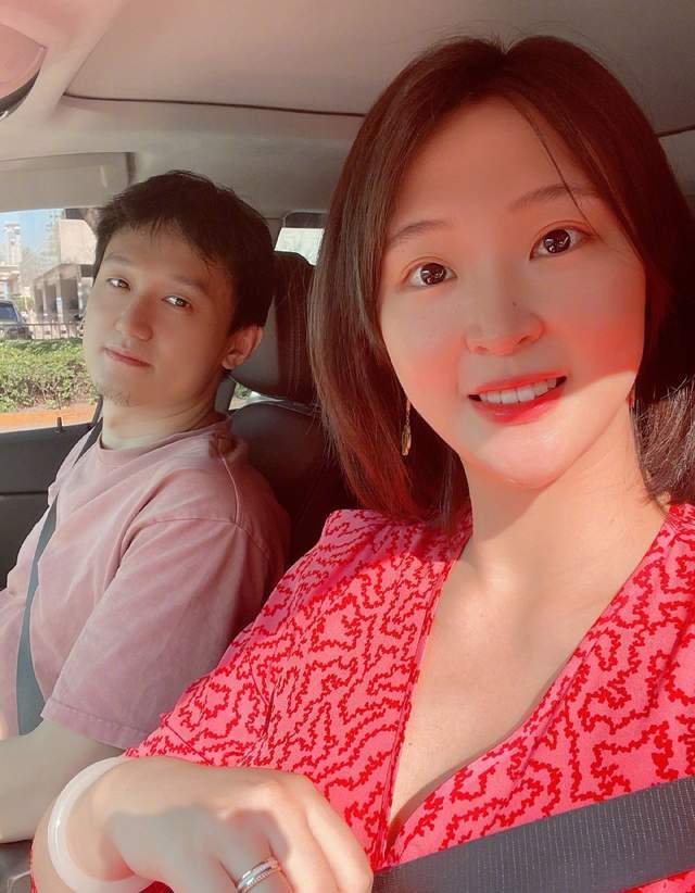 廓形|惠若琪夫妇出游,产后2月首晒全身照变性感,矮她半头的老公好累