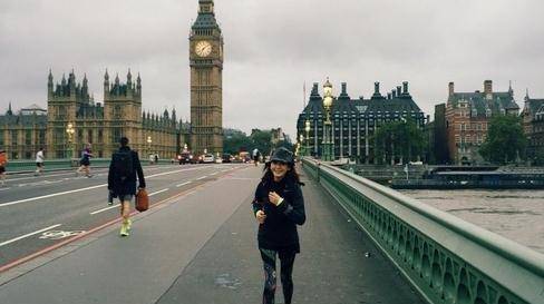 小初|最强孕妇！38岁陈意涵挺二胎孕肚轻松做一字马