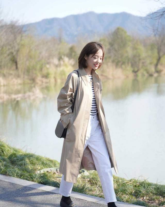 条纹|秋季半身裙穿起来会显得更有气质