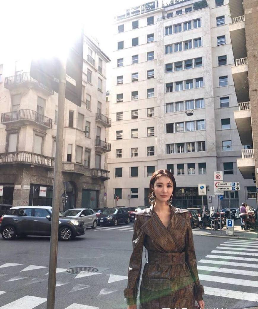 身材|高俊熙巴黎幕后大片,天鹅颈小蛮腰造型收获零差评,妥妥热搜第一