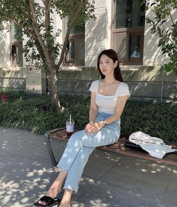 内衣|胸大=艳俗?大胸女孩学会这么穿,气质也太高级了吧