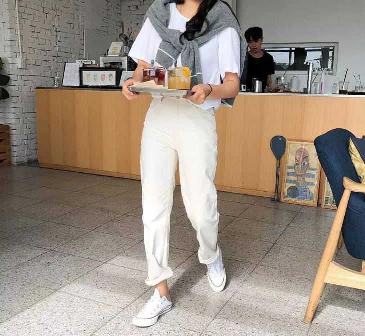 视觉|今夏“奶奶裤”又来炸街了，配上这几件上衣，气质优雅更时髦