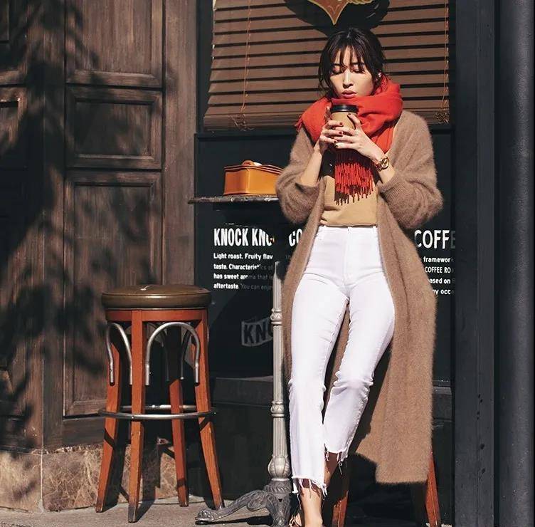 黑色|三木又把“驼色大衣”带火了，这样来搭，时髦保暖又显贵，真美