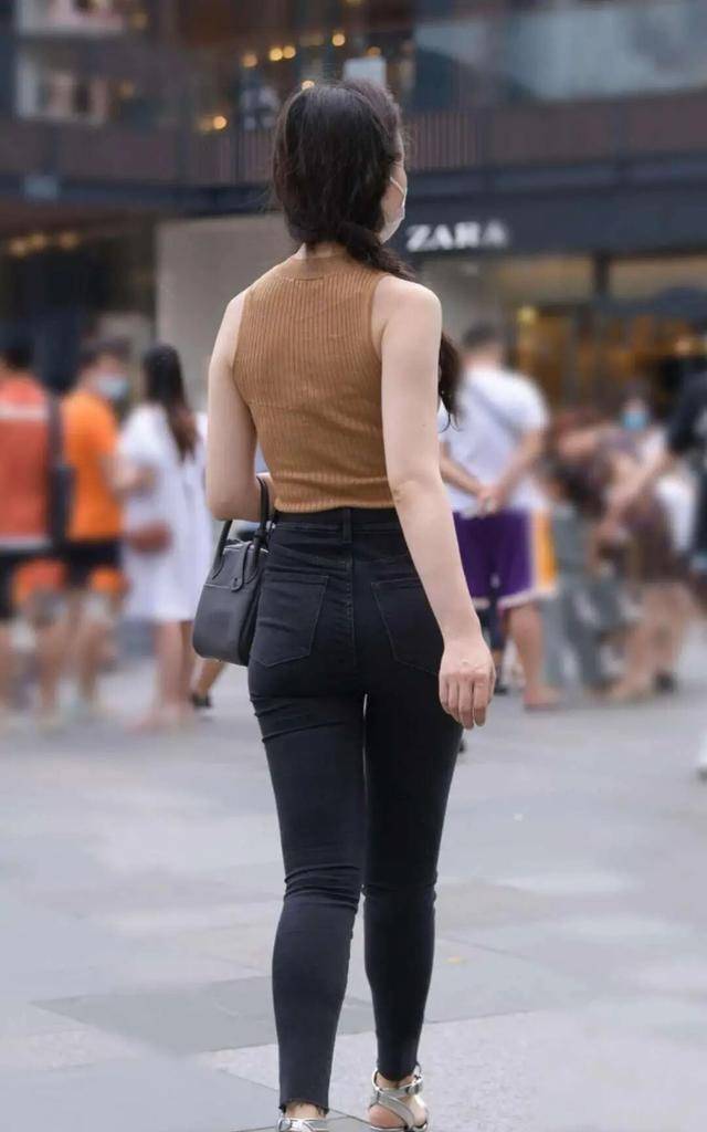 魅力|华丽典雅的打底裤穿搭帅气有魅力,如花美眷神采迷人,温柔浪漫