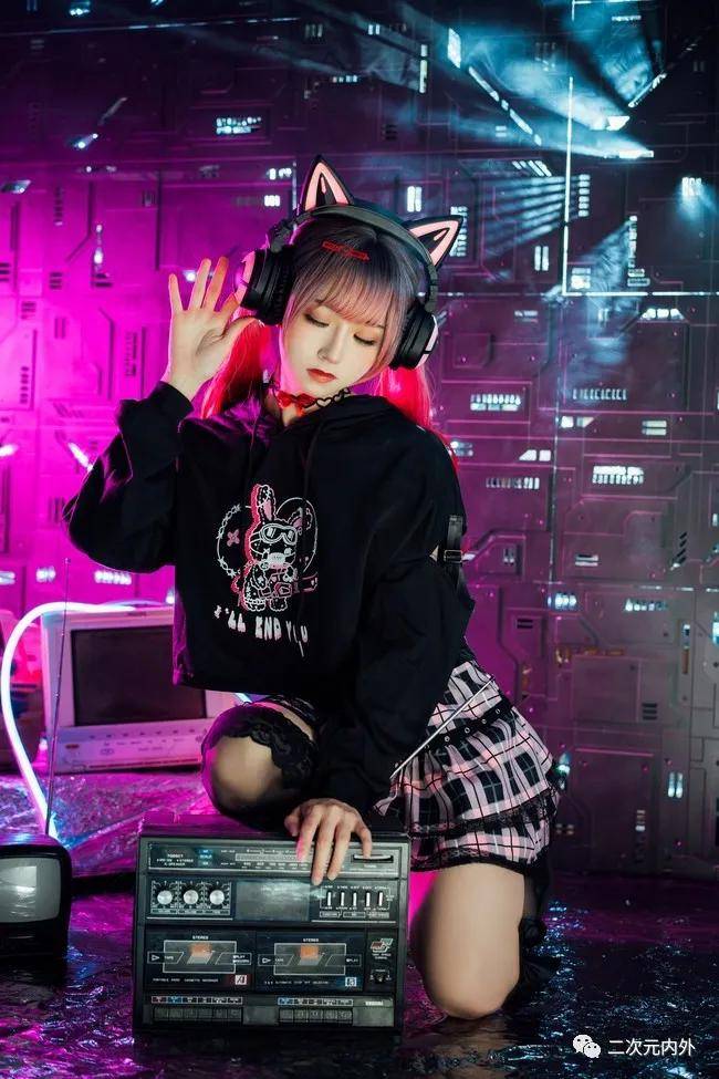 少女写真电竞少女与猫耳耳机