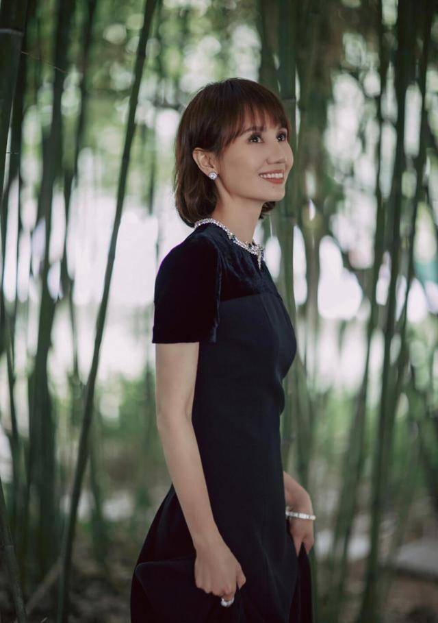 卷发|女人过了50岁，尽量避开这5种发型，尤其是第1种，显老又土气