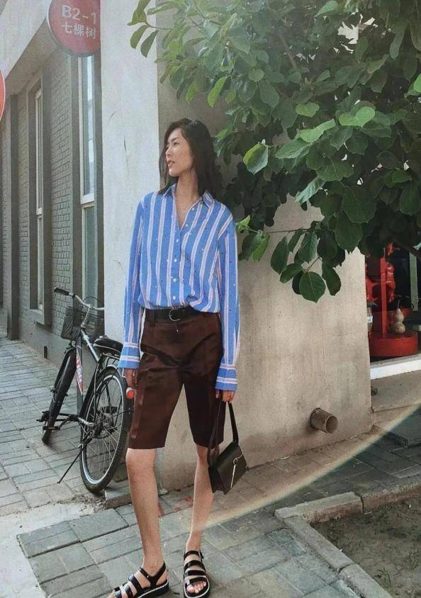 下装|扔掉你的阔腿裤！今夏流行穿这“4种”下装，50岁女人穿更时髦