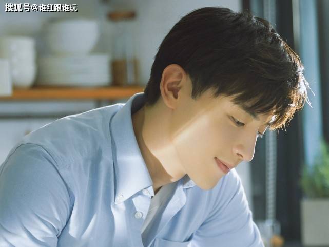 男女|《夜旅人》双人路透,邓伦西服背头精致斯文,倪妮旗袍尽显好身材