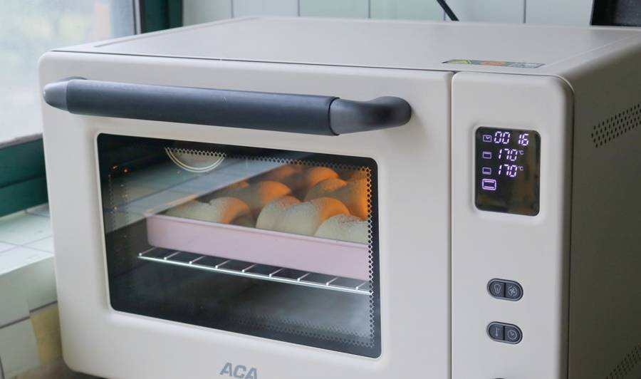 面包|风靡烘焙圈的日式牛奶卷,一次做两盘,开学早餐不愁了