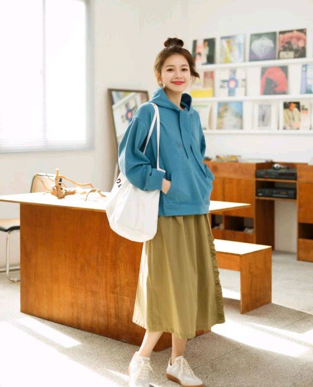 感觉|休闲风格的穿搭分享,这样搭配精致又减龄,还很有女人味