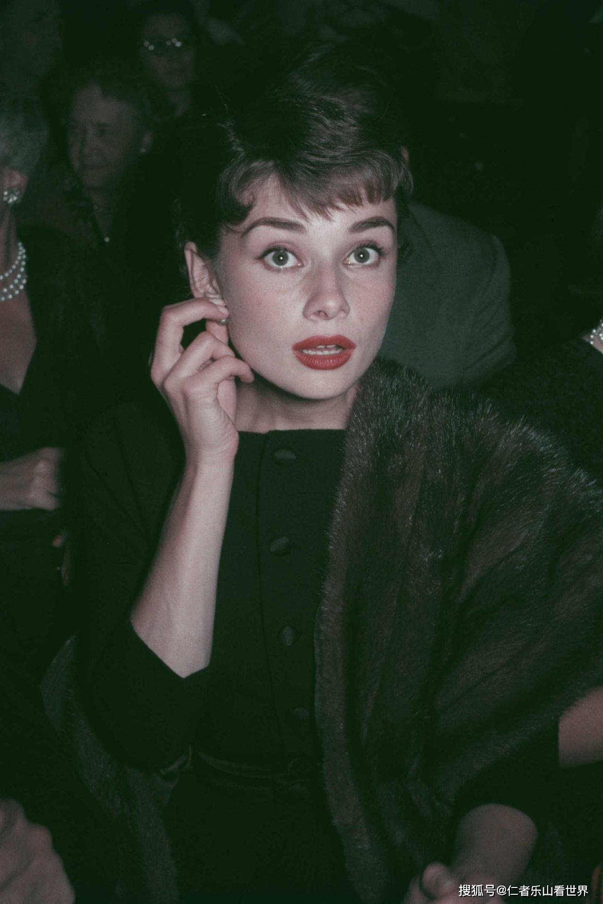 关于赫本的19个有趣事实42码大脚讨厌手表用针分开睫毛