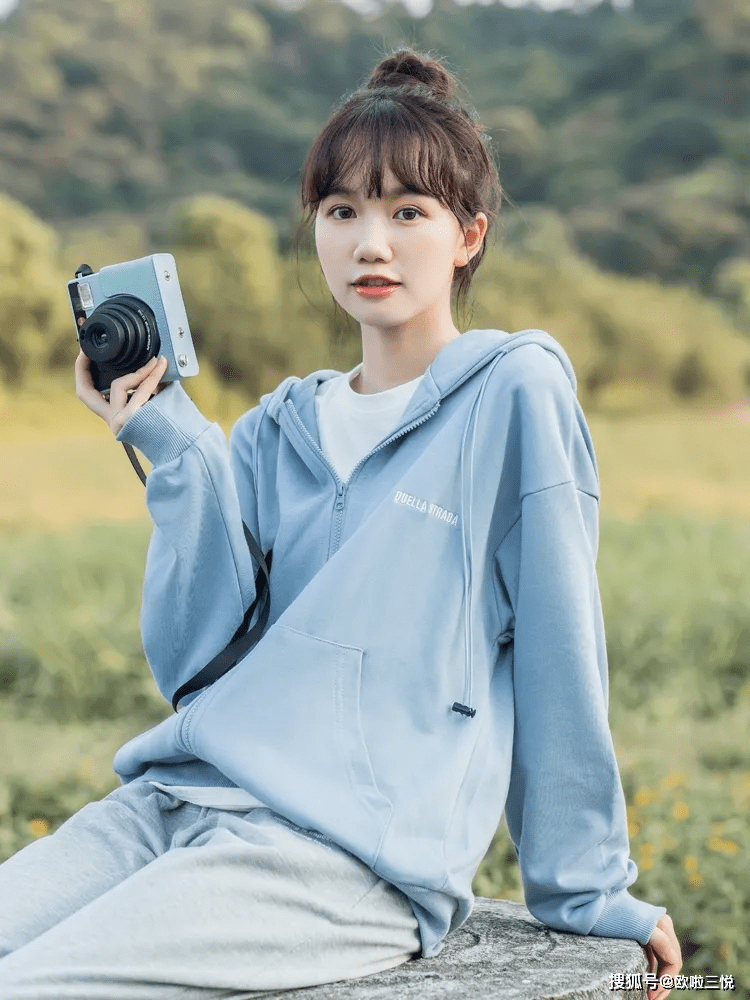 三七|穿衣搭配:秋天流行穿卫衣,遮肉显瘦还减龄