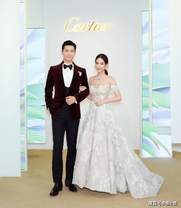 何超莲|何超莲身材这么有料？穿一字肩连衣裙，豪门出身却有“尤物气质”