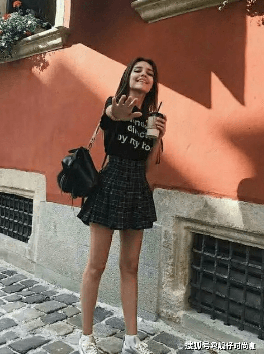 姐妹|没有裙装的秋天是不完整的，但裙装也不能乱选，赶紧学起来！