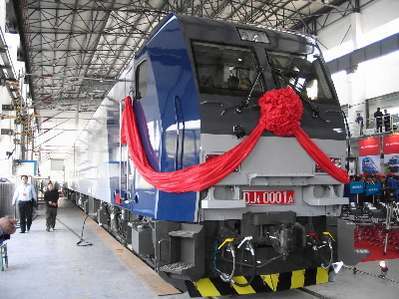 能拉100节车厢火车界的劳斯莱斯中国电力机车有多强