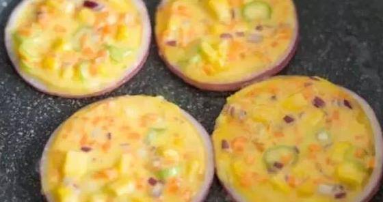 因为|早餐必备神器!圆葱蛋蔬饼,只需3步,轻松在家做!