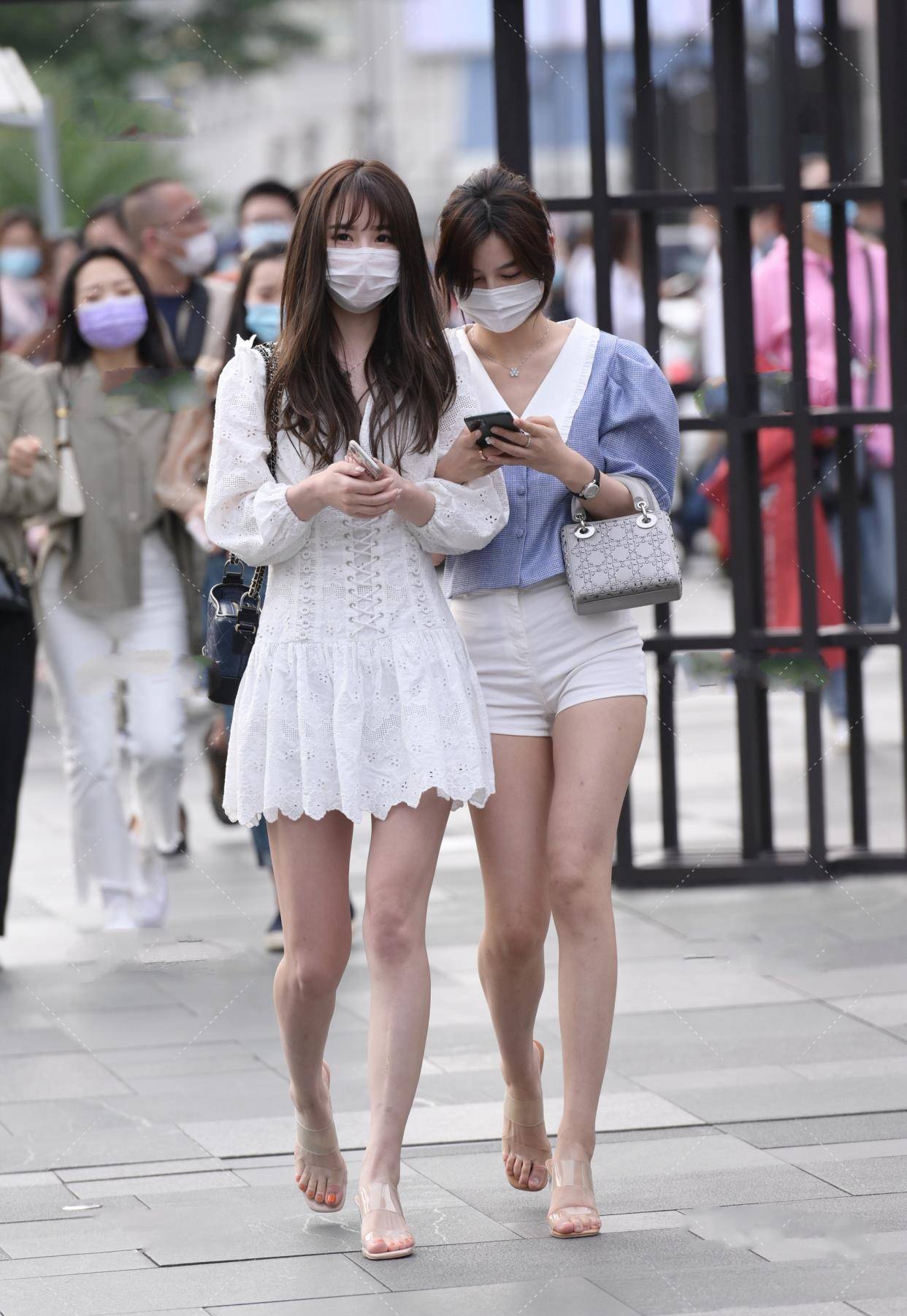 感觉|小姐妹日常出门逛街穿闺蜜装，洋溢不同的风格