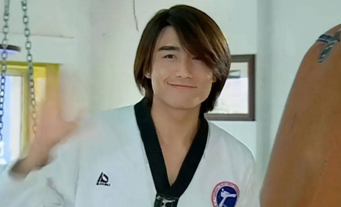 《粉红女郎》是由刘若英,胡兵等人主演的现代喜剧,主要讲述了四个性格