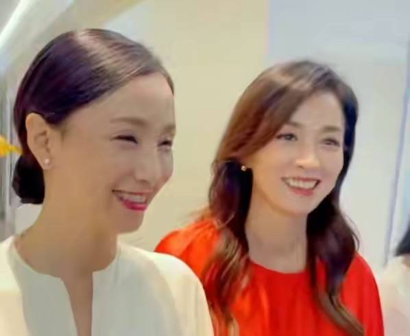 显得|拍到陶虹素颜，颜值身材还不如素人，包装一下就这么气质漂亮了！