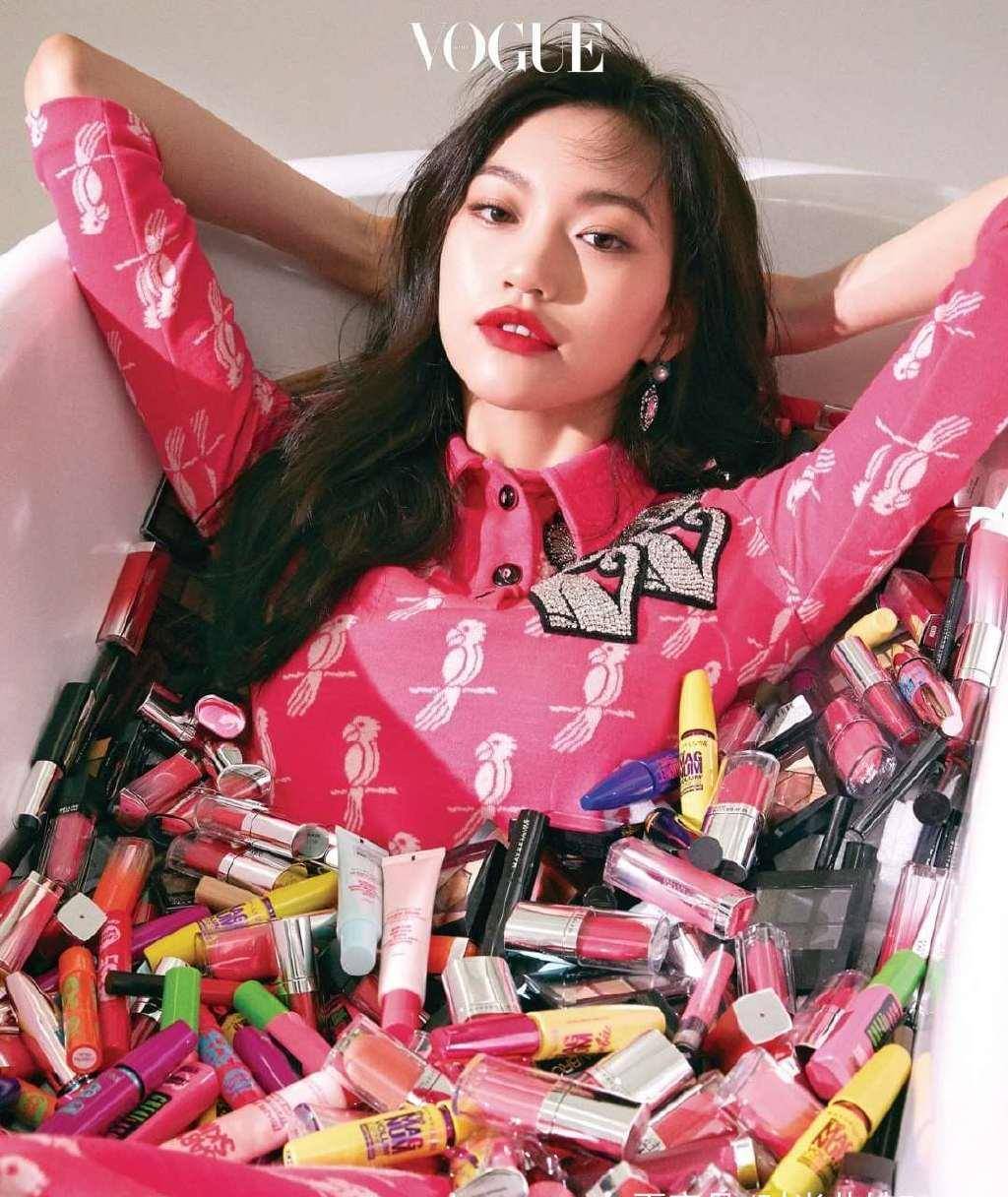 短裙|金度延的私服可真不是吹的，随性造型都充满减龄少女范，被撂倒了