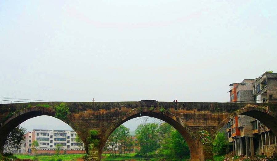 重庆开州铁桥镇，是如何成为区内较大镇的？
