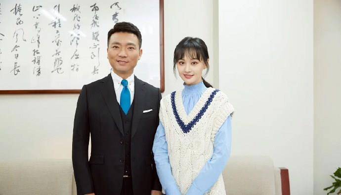 身材|郑爽真“放不开”，穿抹胸裙还配打底衫上综艺，看完身材我闭嘴了