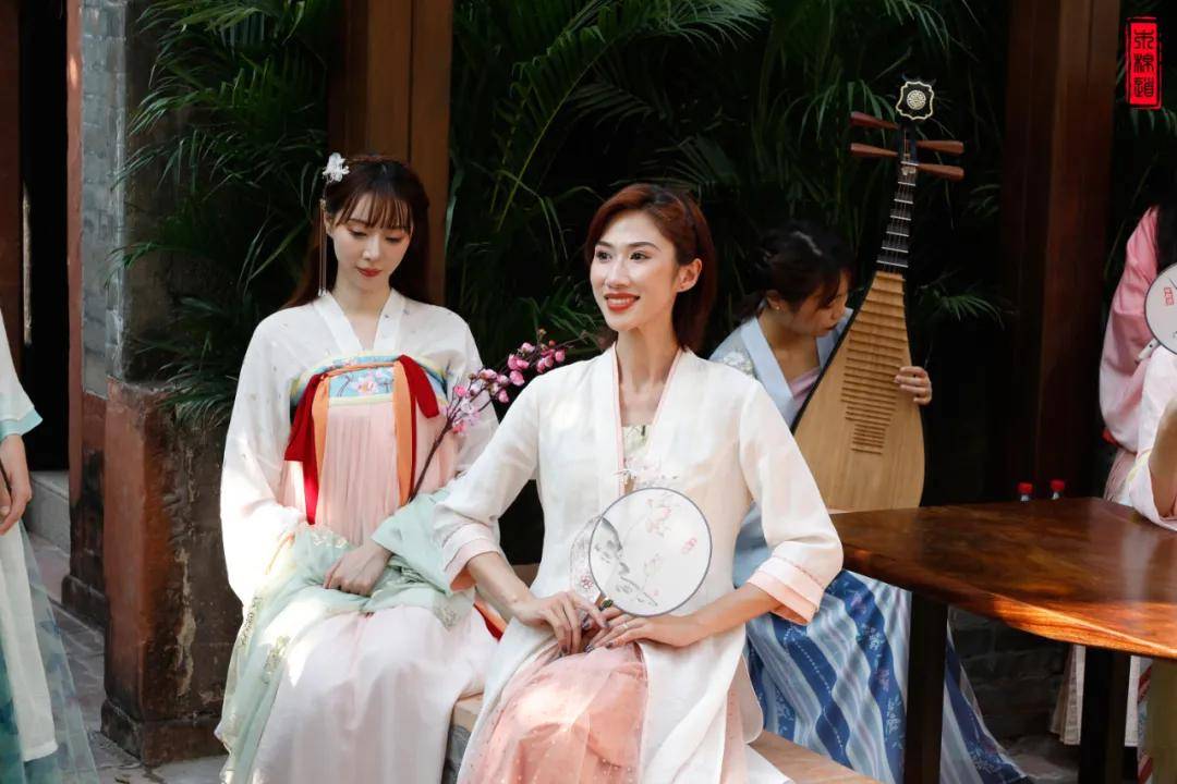 穿越|木棉道 | 央视主持人也玩“汉服变装”,你心动吗?