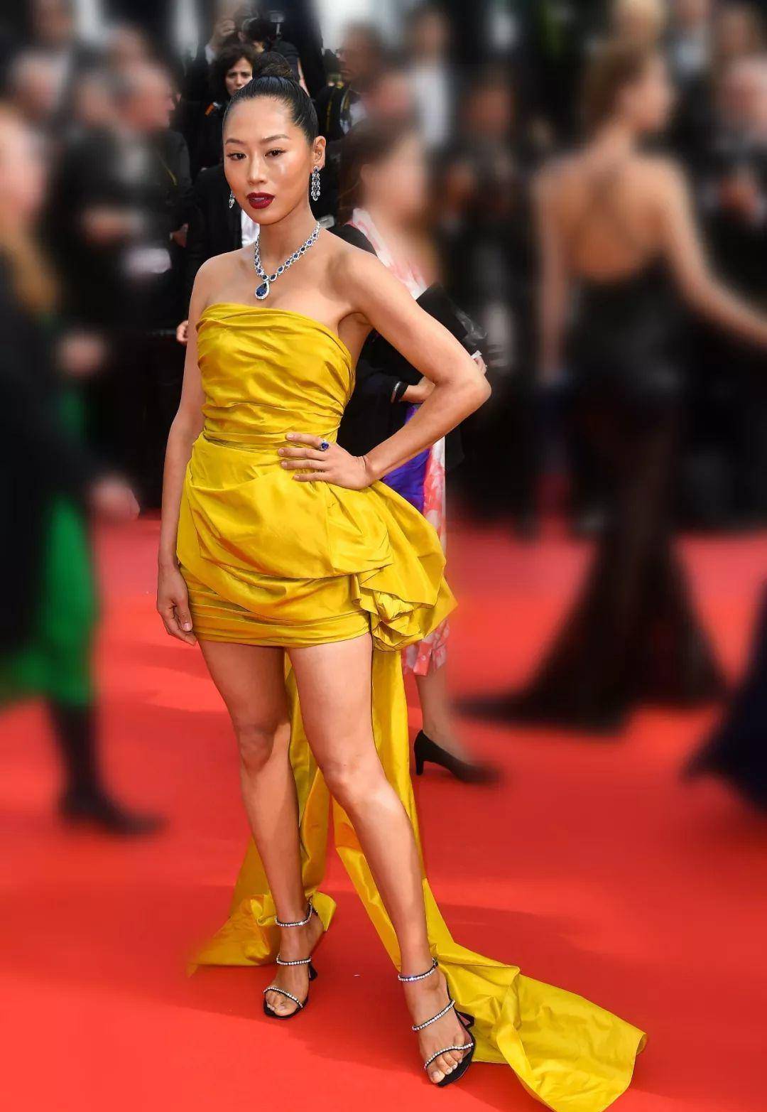 黑色|这个流行色太难穿?真人示范穿对了超显白,还会让心情变明亮!