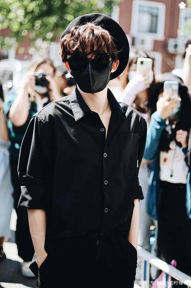 米卡|INTO1成员穿搭超撩人！刘宇酷飒，力丸可爱，米卡港风十足！