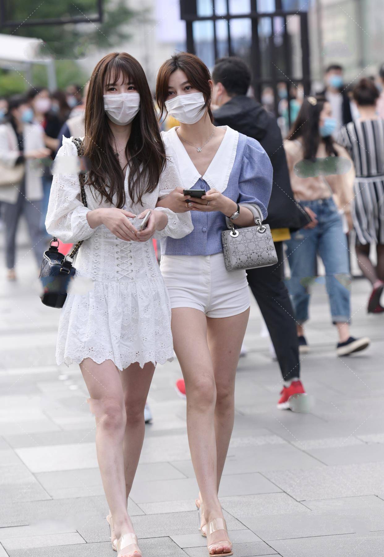 感觉|小姐妹日常出门逛街穿闺蜜装，洋溢不同的风格