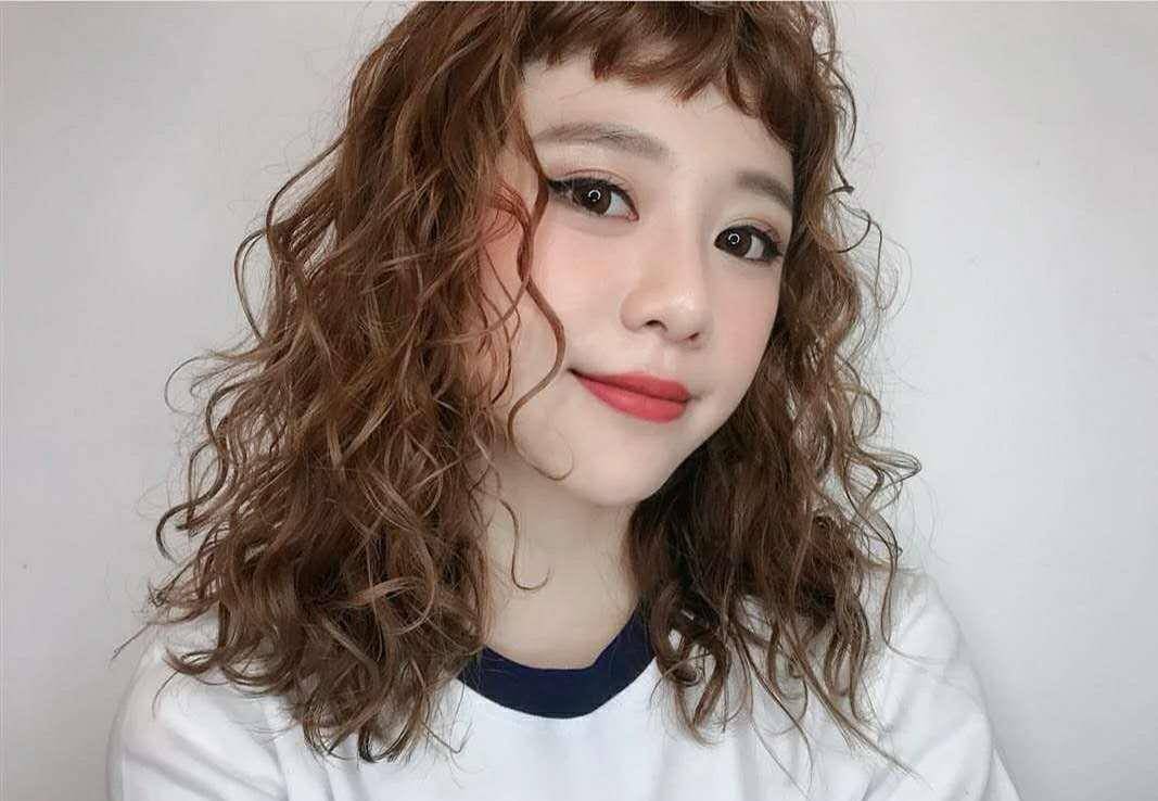 卷发|羊毛卷已经OUT了！今年蛋蛋波纹卷发正当红，脸圆的妹子也适合