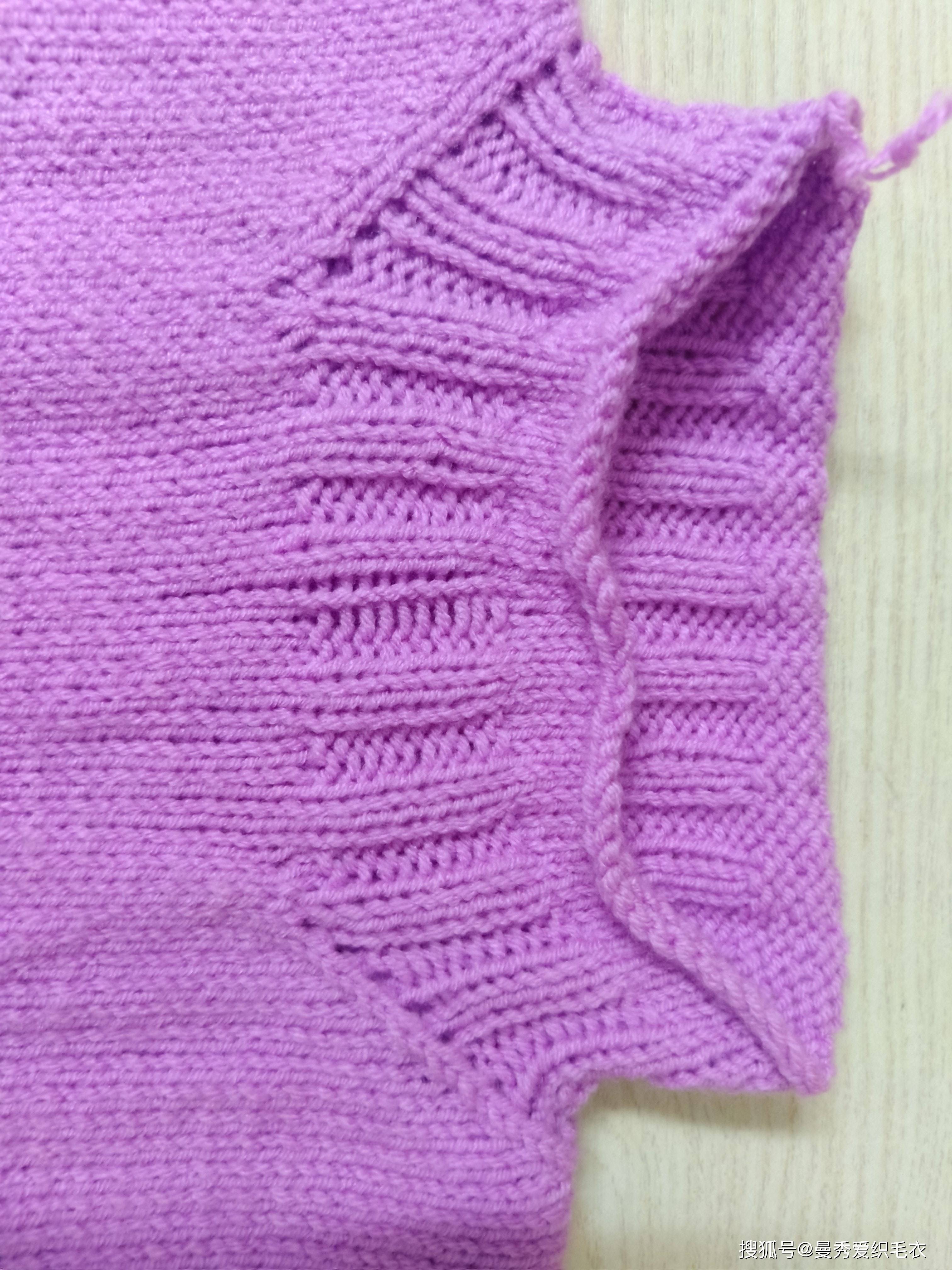 小卷|圆领小卷边款式的手工毛衣裙,复古的元素会让整体的搭配更具有特色