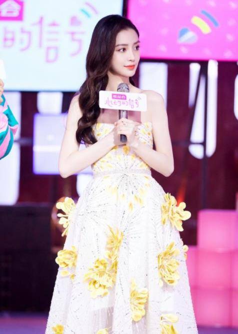 杨颖|Baby不愧是当模特出身的，穿欧美限定款长裙，却有东方美人的韵味