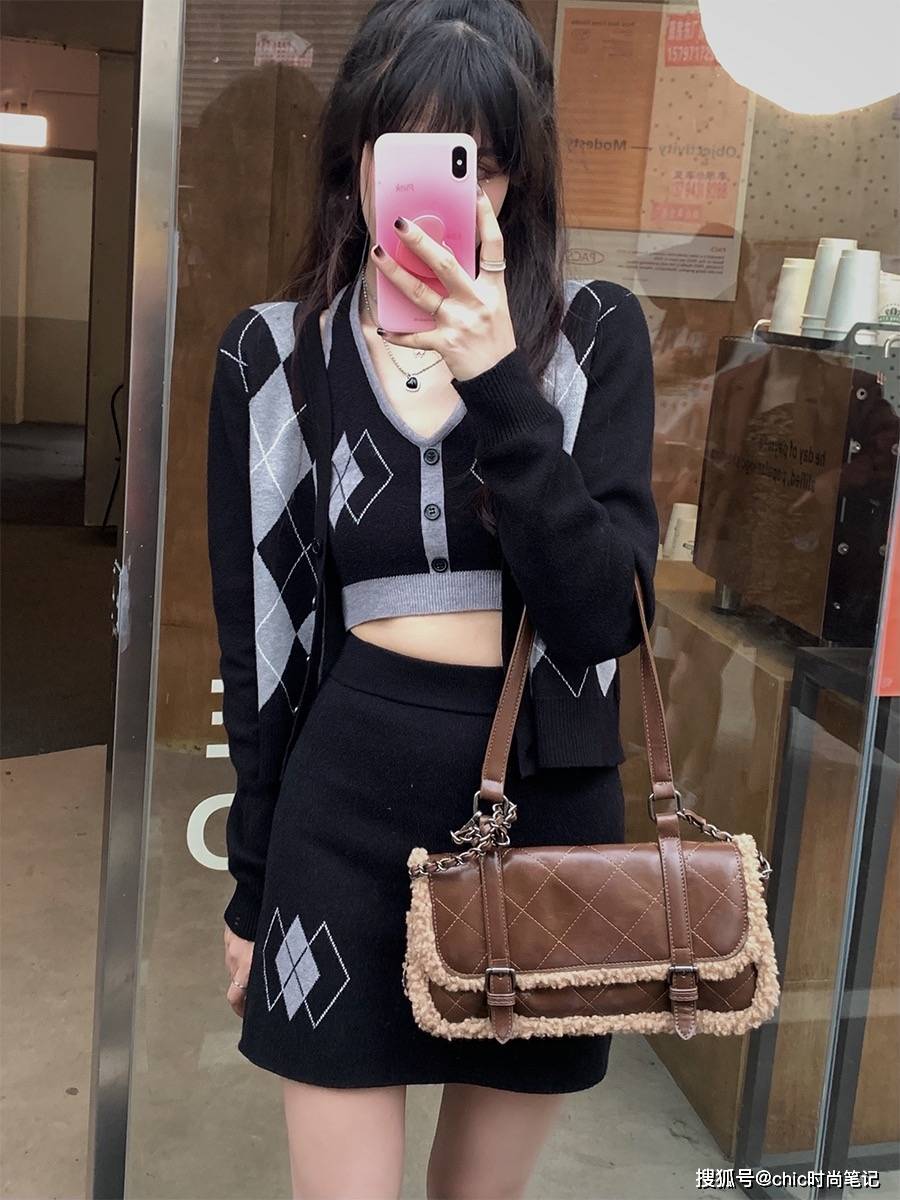 英气|连赵丽颖的机场穿搭都越来越女团，只是因为一件针织衫
