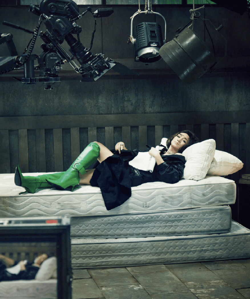 口红|巩俐最新杂志封面曝光，拍大片致敬电影，女王气场全开