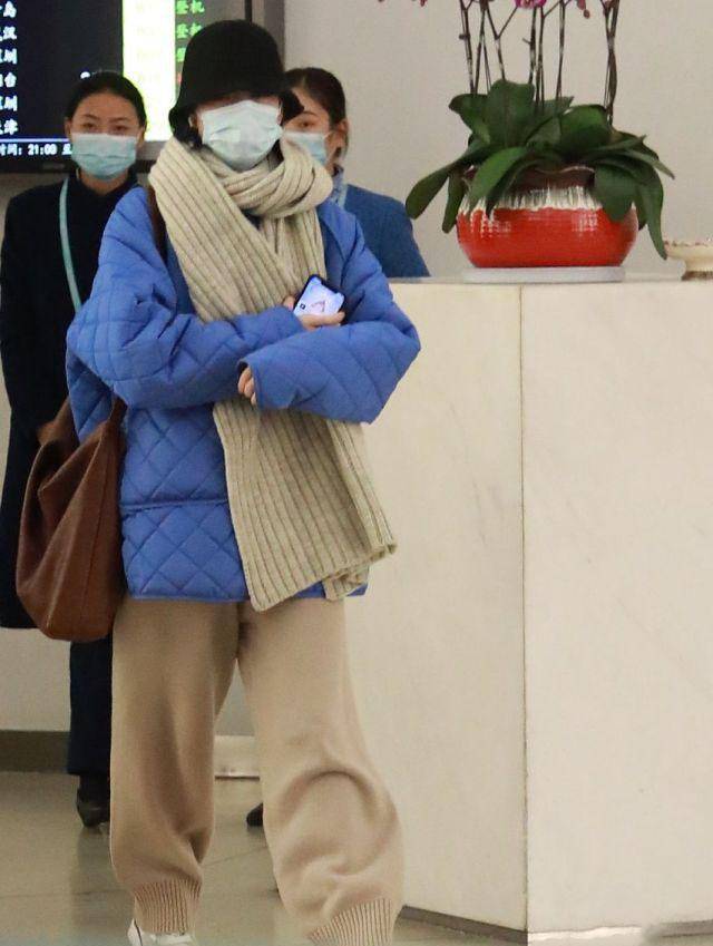 设计|倪妮终于认真过冬，奶奶棉袄配奶奶裤，看似邋遢，意外舒适又洋气