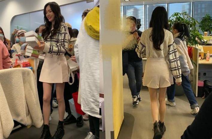 个性|唐嫣产后首次直播当“客服”，毛衣短裙秀电线腿，办公室女生看酸