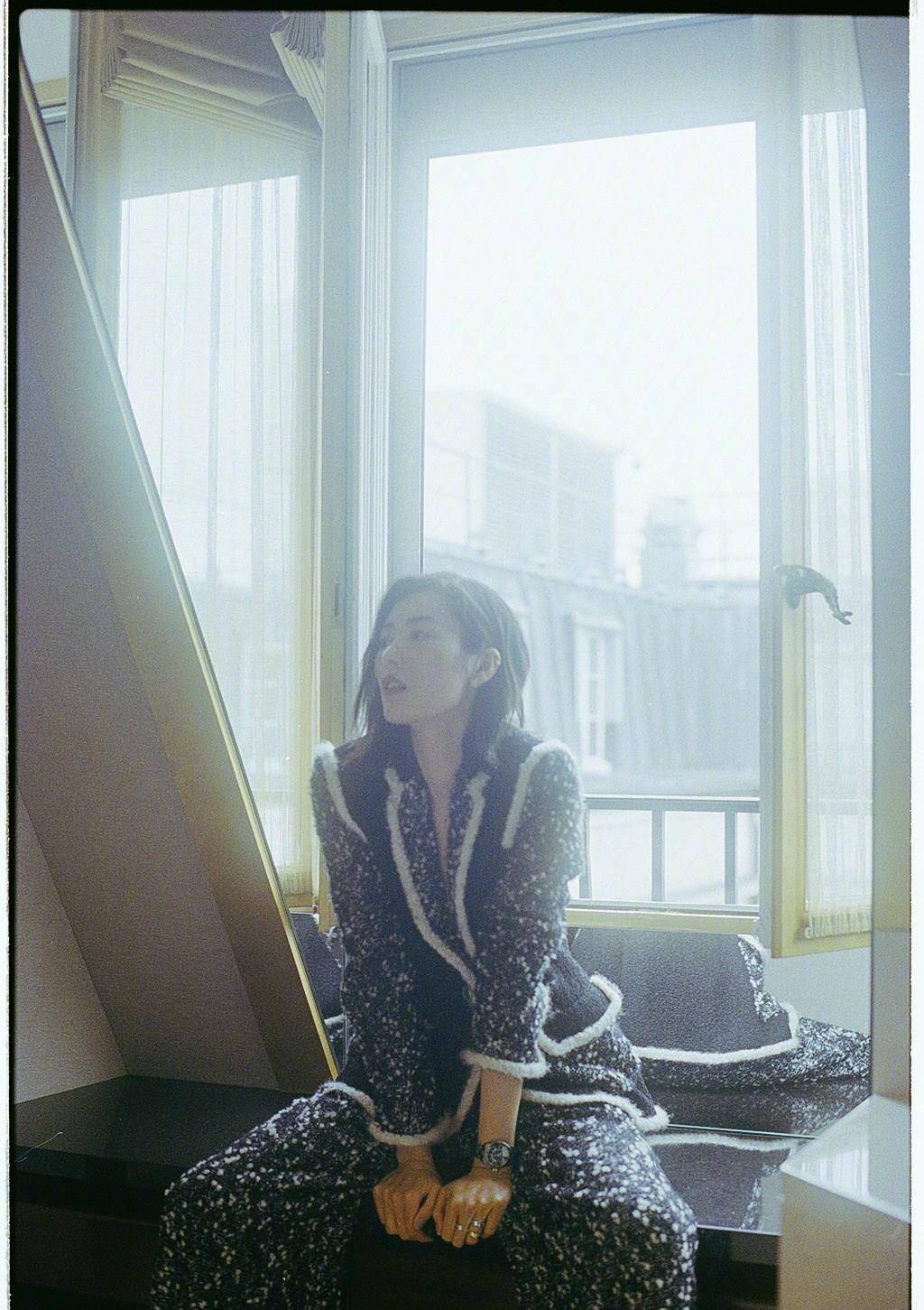 显得|31岁刘雯罕见吊带装，上千衣品也遮不住超模腰，谁说她不会时尚