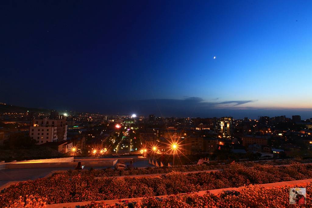 埃里温市区景点不多,另外还有埃里温大教堂和蓝色清真寺可以去看看.