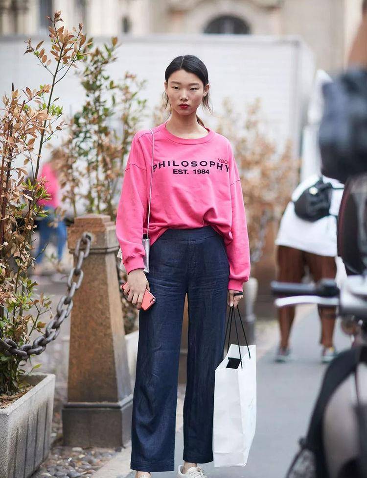 卫衣|倪妮用卫衣配阔腿裤好俏皮，少女感十足，小个子麻烦请跟周冬雨学