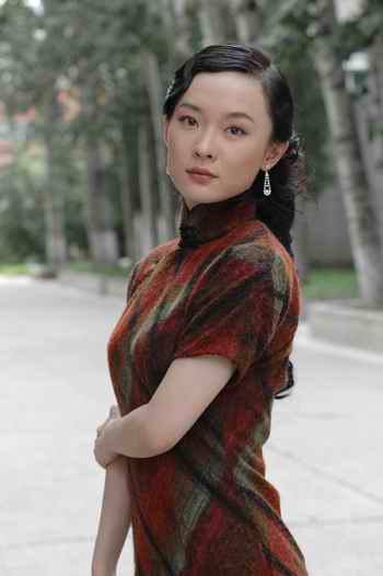 辣妈霍思燕,穿旗袍居然这么好看完全想不到,一种富家小姐的感觉