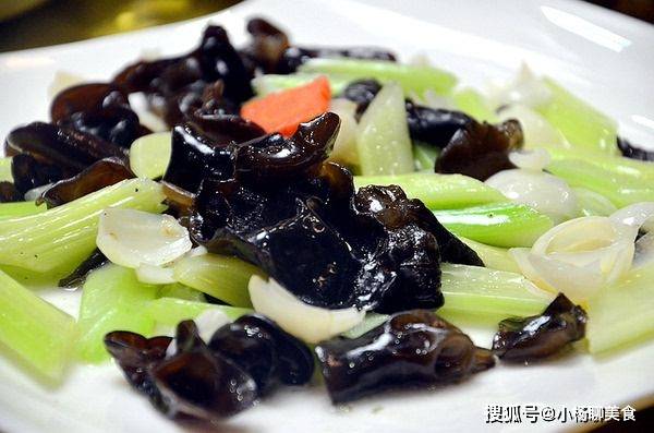 柿子椒|木耳最好吃做法，不油不腻，妈妈天天做给我吃，味道真是百吃不厌