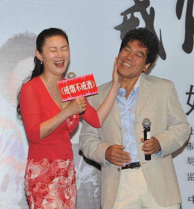 形象|王思懿老了也并不拘束,和朱时茂有说有笑,一看关系就挺好的