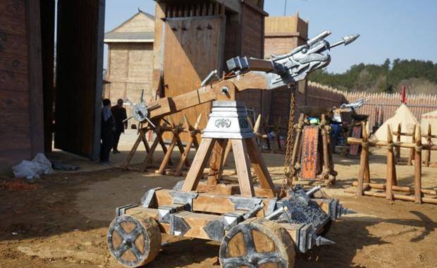 原创古代最牛守城兵器:第1将马车拦腰折断,第2"狼牙拍"最凶悍